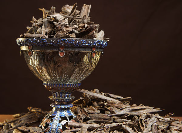 Numerous Benefits and Uses of Oud